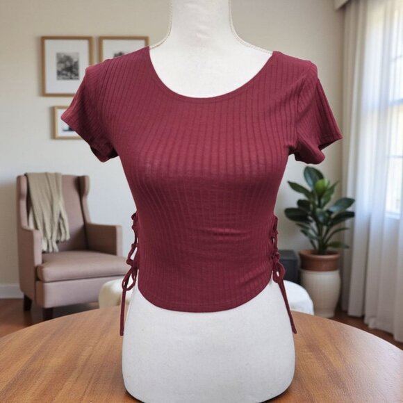 Rue21 Ribbed Burgundy Lace-Up Side Top – Scoop Neck Short Sleeve Stretch Tee M - Picture 1 of 7